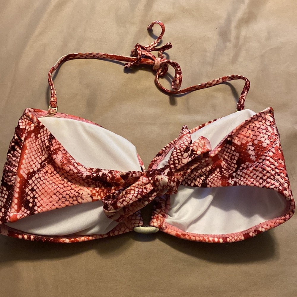 Cute bikini! - Picture 2 of 7